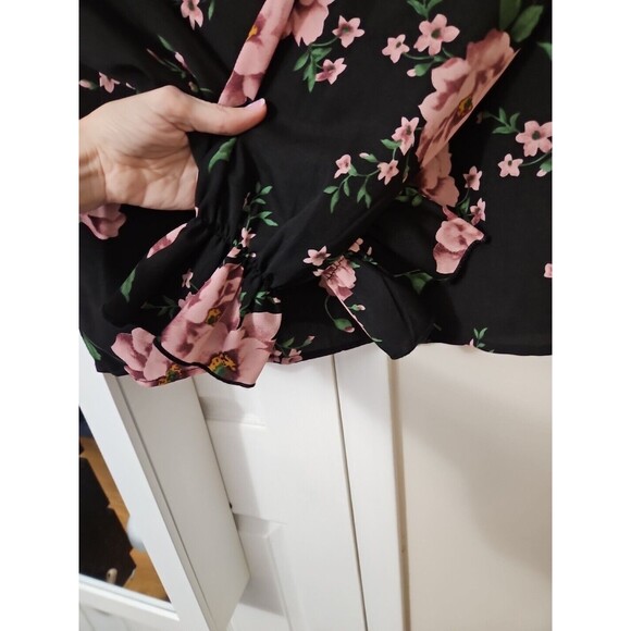 Shein Women's Black And Floral Blouse With Ruffles, Size 2 - Picture 4 of 5